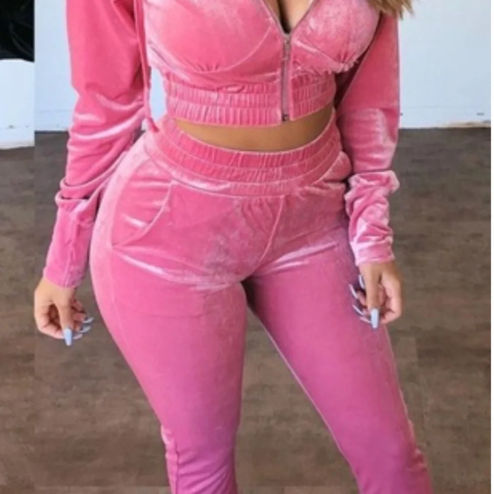Track suit - Picture 1 of 2